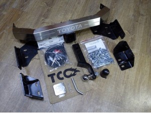 ТСУ Фаркоп ТСС крюк Е надпись Toyota для Toyota Fortuner № TCU00099